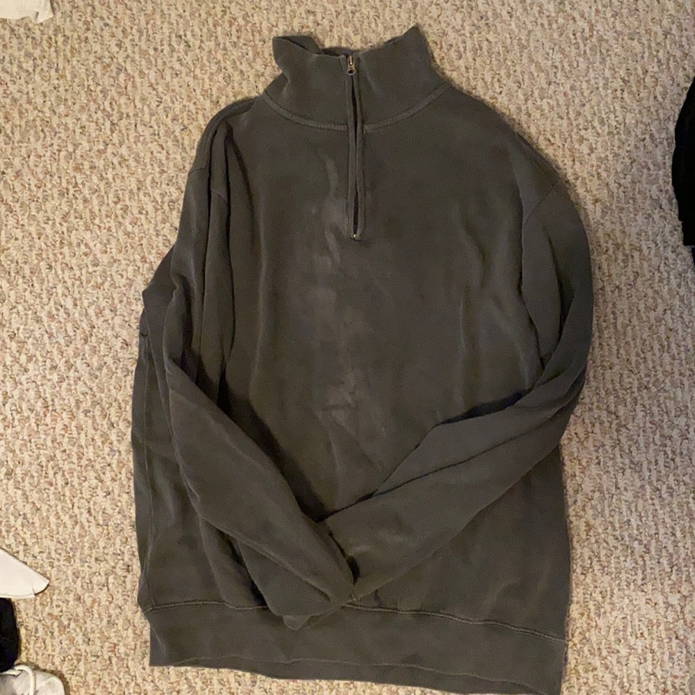 GREY CREWNECK